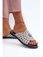 Lesklé dámske ploché papuče so strieborným lemovaním Ebirena Lesklé dámske ploché papuče so strieborným lemovaním Ebirena