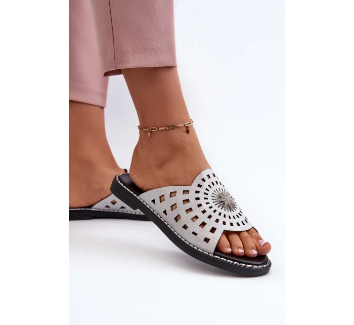 Lesklé dámske ploché papuče so strieborným lemovaním Ebirena Lesklé dámske ploché papuče so strieborným lemovaním Ebirena