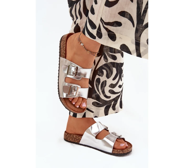 Dámske papuče na korkovej platforme s prackami - strieborné