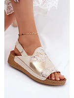 Dámske kožené sandále na platforme s pleteným vzorom Maciejka L7067-04 Beige Dámske kožené sandále na platforme s pleteným vzorom Maciejka L7067-04 Beige