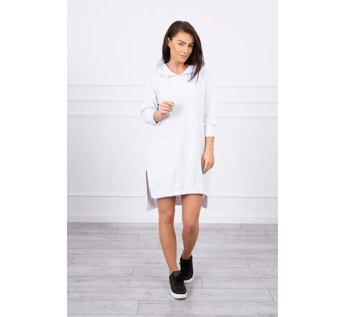 Šaty s kapucňou a dlhším chrbtom biele