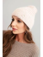 Dámska zimná čiapka z nadýchanej pleteniny a s elegantným gombíkom svetlej púdrovo ružovej farby Dámska zimná čiapka z nadýchanej pleteniny a s elegantným gombíkom svetlej púdrovo ružovej farby