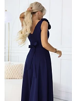 model 22043331 Elegantní večerní maxi šaty s rozparkem a růžemi tmavě modré - numoco