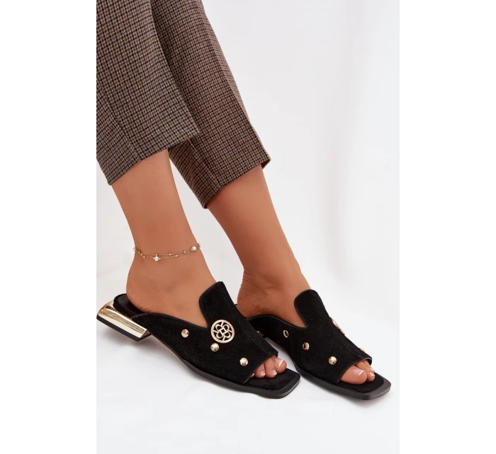 Semišové pantofle se zlatými ozdobami D&A CR61-3061 Černé