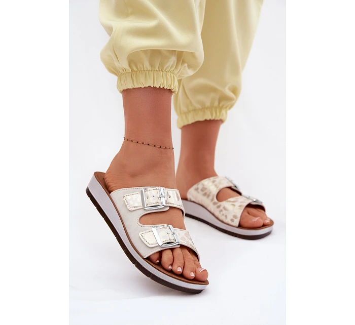 Dámské pantofle s přezkami model 22094889 Bílé - Inblu