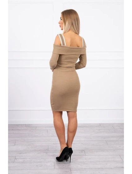 Ťavie šaty so širokými ramienkami Ťavie šaty so širokými ramienkami