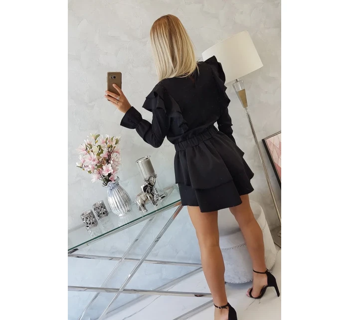 Šaty so zvislými volánmi čiernej