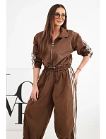 Dámský bavlněný komplet s oversized kalhotami a model 22294728 lampasy hnědý - K-Fashion Dámský bavlněný komplet s oversized kalhotami a model 22294728 lampasy hnědý - K-Fashion