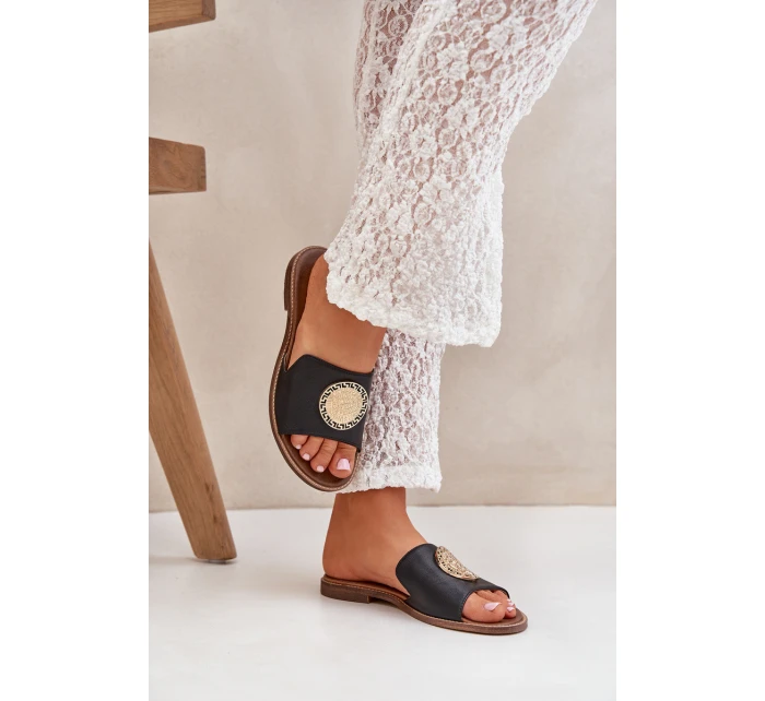 Kožené Pantofle S Dekorací Na Plochém Podpatku Zazoo model 21682278 Černé - Boto Kožené Pantofle S Dekorací Na Plochém Podpatku Zazoo model 21682278 Černé - Boto