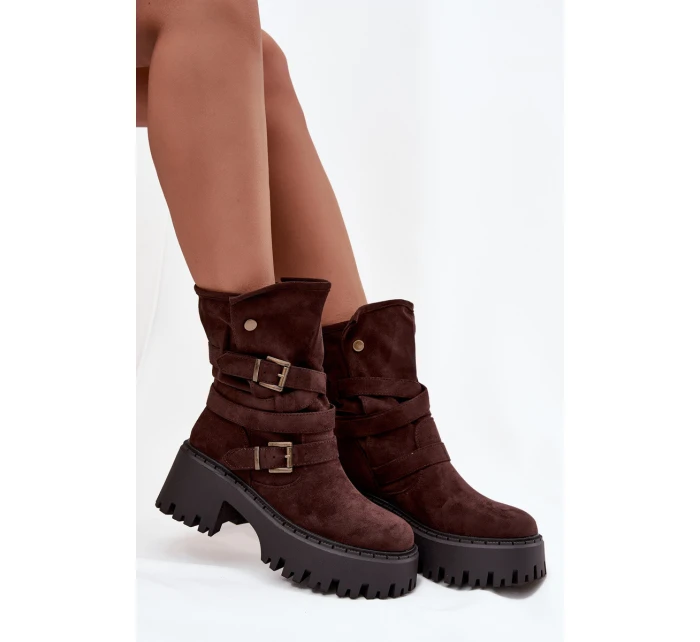 Dámské kotníkové boty na podpatku s přezkami a páskem čokoládové model 21725142 - Boto
