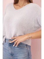 Dámský svetr z měkkého model 21291589 s výstřihem do V krátkým rukávem šedý - K-Fashion