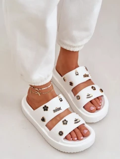 Dámske penové papuče s ozdobnými prackami - biele
