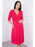 Šaty s průstřihem pod prsy fuchsiová