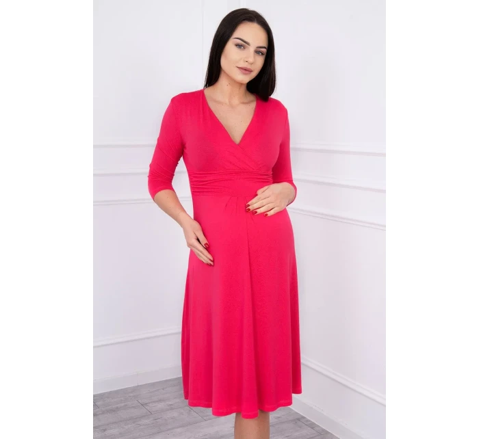 Šaty s průstřihem pod prsy fuchsiová