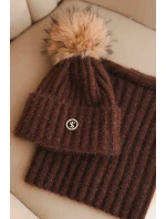 Dámská čepice s kapucí a pleteným vzorem bílá Dámská čepice s kapucí a pleteným vzorem bílá