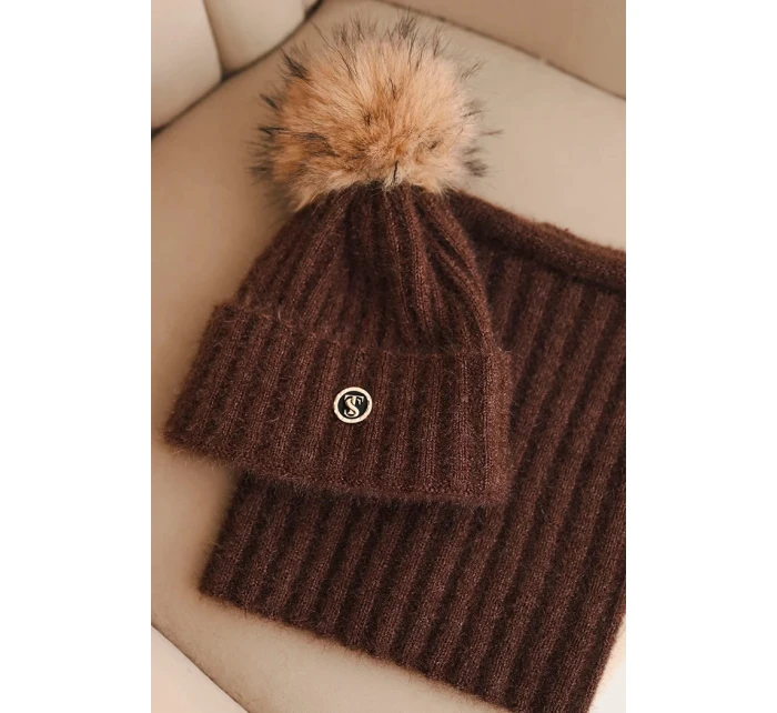 Dámská čepice s kapucí a pleteným vzorem bílá Dámská čepice s kapucí a pleteným vzorem bílá