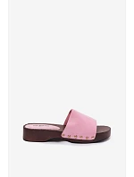 Ženské pantofle s zlatými sponami Růžové model 21937768 - Boto