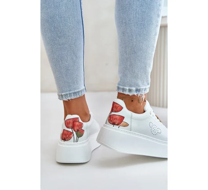 Dámske kožené tenisky na platforme s brošňou a ozdobným kvetom White Dámske kožené tenisky na platforme s brošňou a ozdobným kvetom White