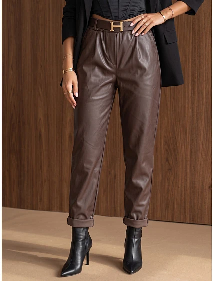 Spodnie damskie z paskiem brązowe model 22363324 - FashionStreet Spodnie damskie z paskiem brązowe model 22363324 - FashionStreet