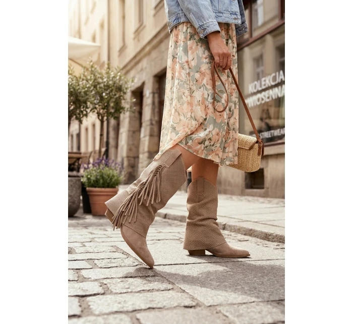 Kovbojky s třásněmi na klínu Béžové Pireya