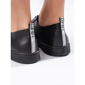 Pekné dámske tenisky čierne