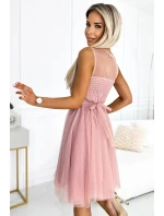 522-1 CATERINA Dámske šaty s gipurom a jemným tylom - Powder Pink 522-1 CATERINA Dámske šaty s gipurom a jemným tylom - Powder Pink