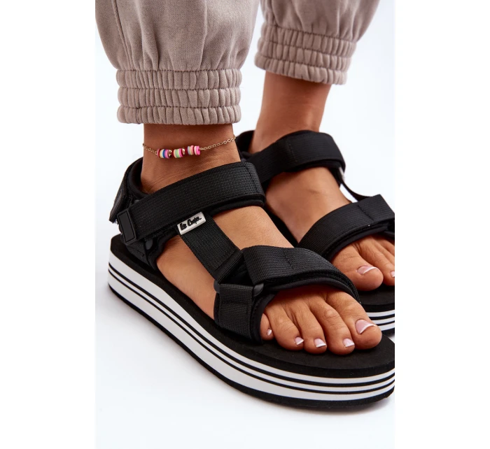 Dámské sandály na platformě model 21649075 Černé - Lee Cooper