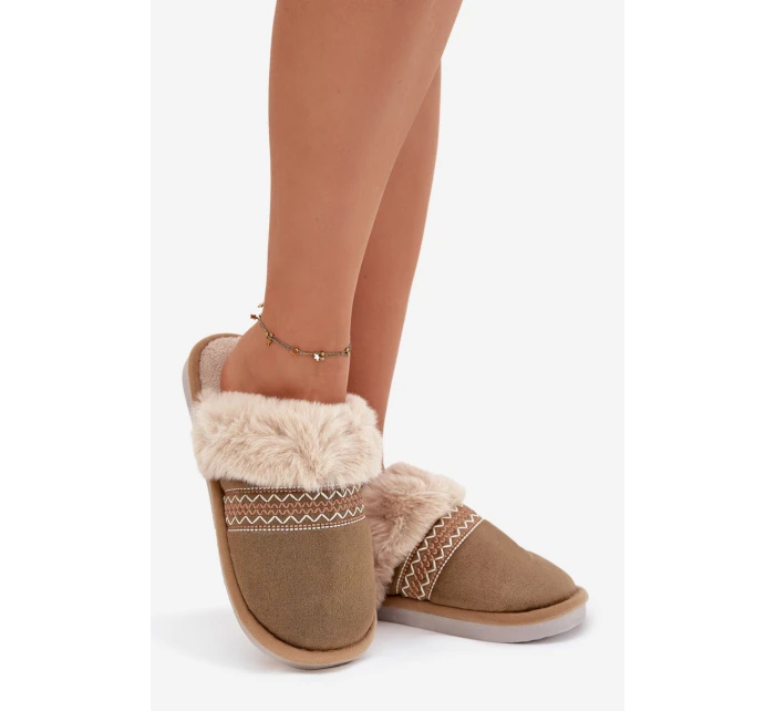 Dámské pantofle s kožešinou a výšivkou zelené Devianne Dámské pantofle s kožešinou a výšivkou zelené Devianne