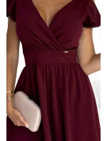 Sukienka z dekoltem i krótkim model 18799748 - numoco Sukienka z dekoltem i krótkim model 18799748 - numoco