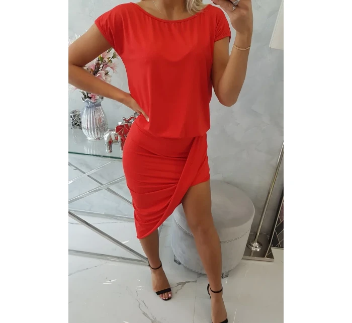 Asymetrické červené šaty Asymetrické červené šaty