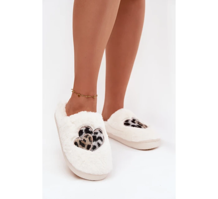 Kožešinové pantofle se srdci bílé Amandra Kožešinové pantofle se srdci bílé Amandra