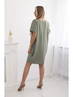 Dámské šaty s kapsami a přívěskem model 21154025 světlá khaki - Kesi Dámské šaty s kapsami a přívěskem model 21154025 světlá khaki - Kesi