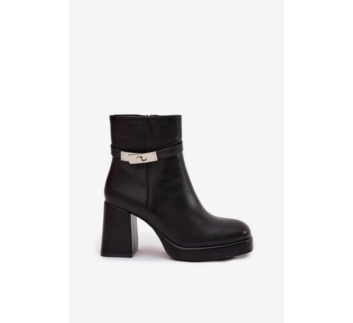 Zateplené dámské kotníkové boty na podpatku s ozdobnou páskou černé Giordina Zateplené dámské kotníkové boty na podpatku s ozdobnou páskou černé Giordina