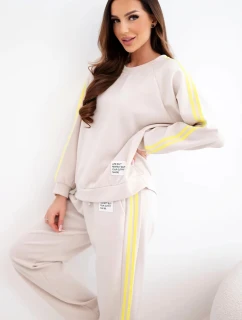 Dámská tepláková souprava model 22015420 s lampasy a volnou mikinou béžová - K-Fashion