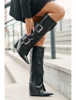 Kozačky ke kolenům na klínu s ohrnutým svrškem a sponami model 21677855 - Boto