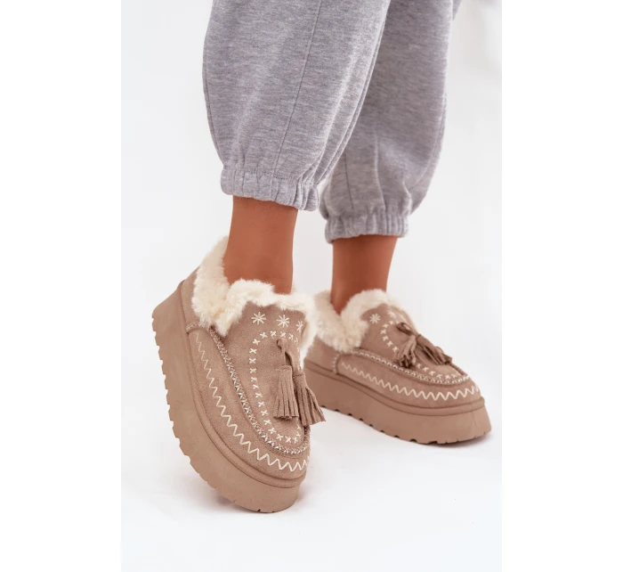 Dámské sněhule na platformě s kožíškem a třásněmi béžové model 21744639 - Boto Dámské sněhule na platformě s kožíškem a třásněmi béžové model 21744639 - Boto
