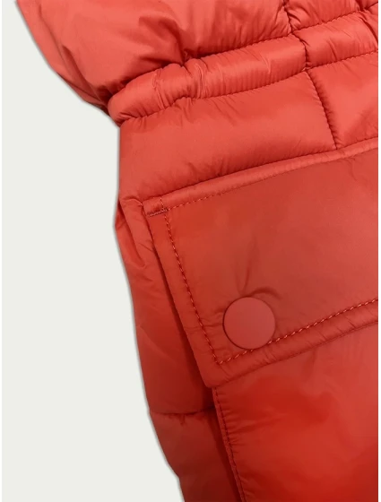 Dámská zimní prošívaná bunda v korálové barvě s odepínací kapucí model 21247620 - Stitch&Soul
