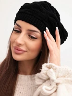 Dámska zimná vlnená čiapka s ozdobným pletením a kamienkami K397 čierna