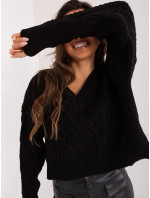 Čierny krátky oversized sveter s výstrihom