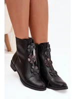 Zateplené dámské kotníkové boty na ploché podrážce s ozdobnými květinami černé model 21711102 - Boto Zateplené dámské kotníkové boty na ploché podrážce s ozdobnými květinami černé model 21711102 - Boto