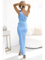 dlouhé saténové šaty na jedno rameno s růžemi model 20998770 - numoco basic dlouhé saténové šaty na jedno rameno s růžemi model 20998770 - numoco basic