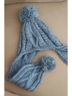 Dámska zimná vlnená čiapka s bambuľkami a predĺženými bokmi K448 tyrkysová