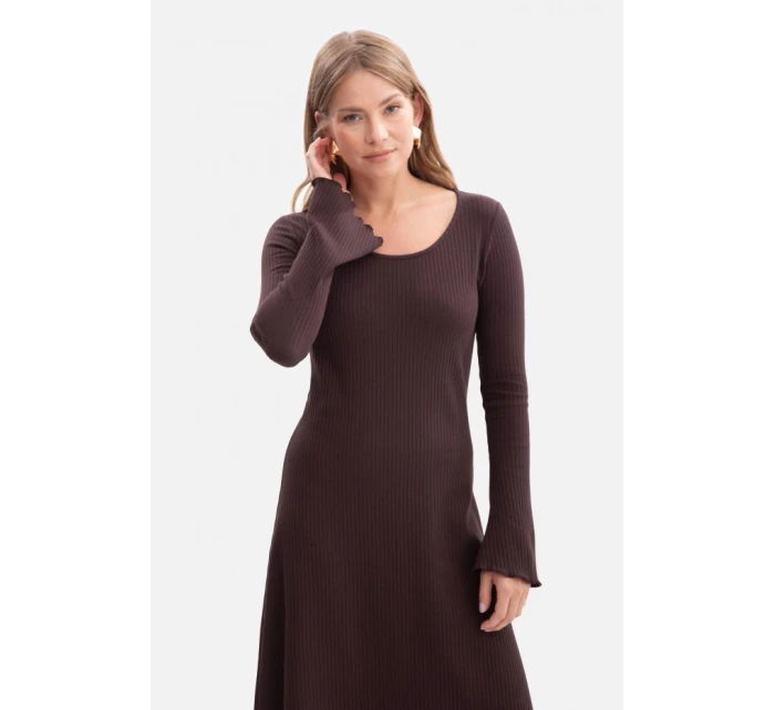 Midi šaty z úpletu tmavá čokoláda model 21379974 - BeWear