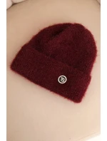 Dámská zimní čepice model 21474863 s ozdobným knoflíkem bordová - K-Fashion