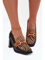 Dámské polobotky na podpatku s a zlatým detailem model 21709866 - Boto