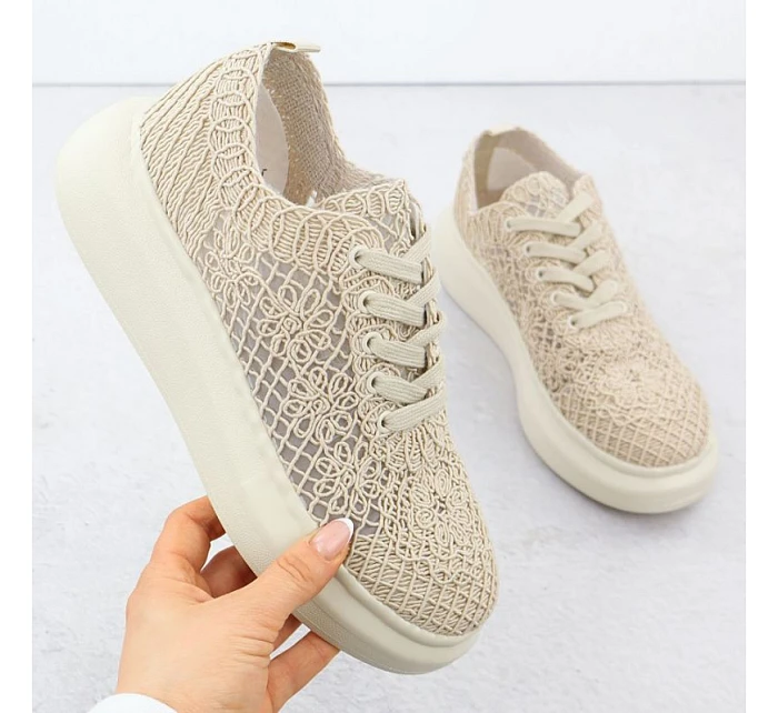 Dámská obuv na platformě se šněrováním béžová model 22098387 - VINCEZA Dámská obuv na platformě se šněrováním béžová model 22098387 - VINCEZA