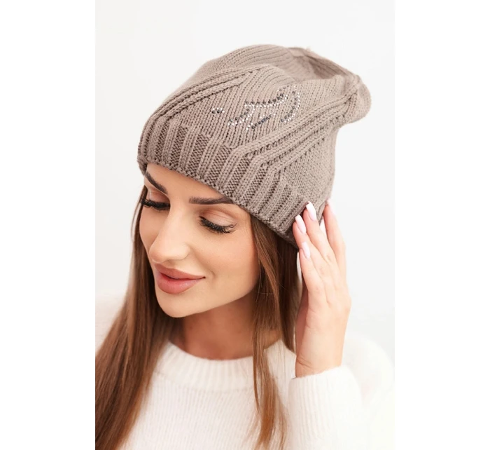 Dámská zimní čepice s vlnou a zdobením z kamínků model 21783039 mocca - K-Fashion Dámská zimní čepice s vlnou a zdobením z kamínků model 21783039 mocca - K-Fashion