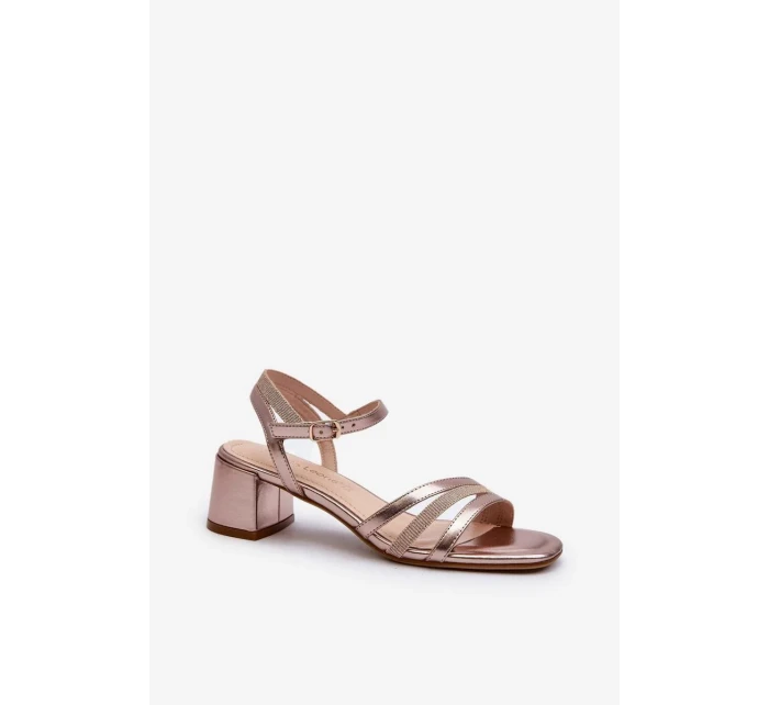 Sandále na podpätku model 196656 Vykročte štýlovo