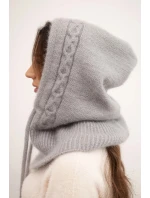 Dámska čiapka s kapucňou a pleteným vzorom sivá