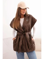 Dámska prešívaná vesta s opaskom a širokým golierom hnedá